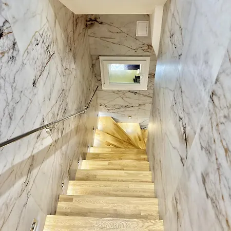 Floor Lägenhet
